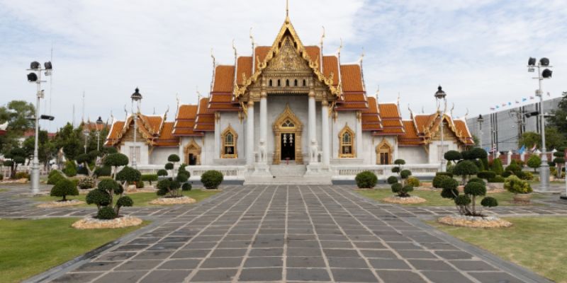 Explore hidden temples around Bangkok outskirts